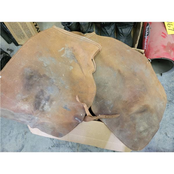 Men's leather farrier chinks