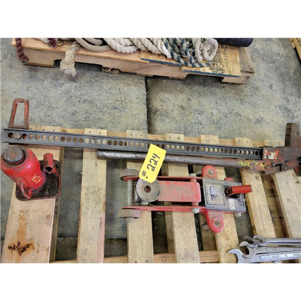 Jackal; floor bottle Jack; 3,300 lb. floor Jack