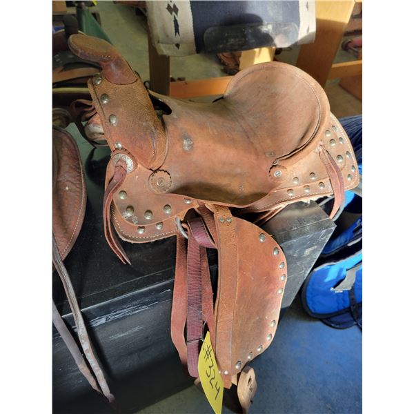 Small kids saddle, seat is 12” & gullet is 5”