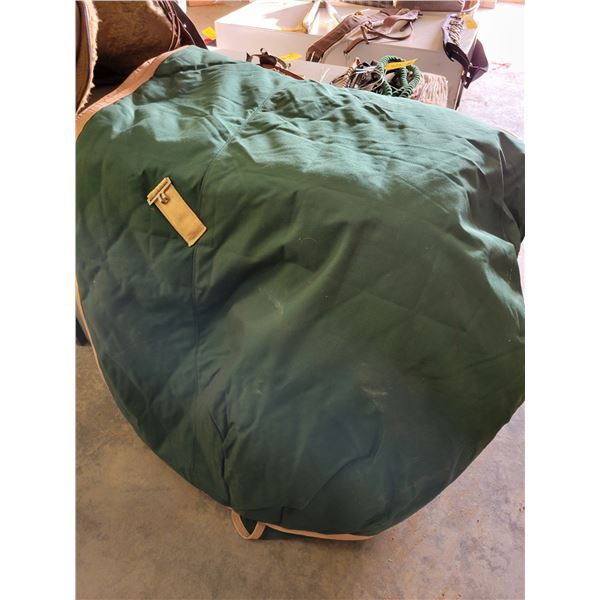 Winter horse blanket, 75" across back