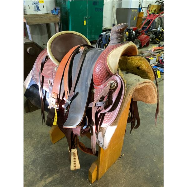 Western roping saddle, 1901 - 16 c/w saddle blanket, seat is 15 1/4” & gullet is 8”