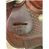 Image 4 : Western roping saddle, 1901 - 16 c/w saddle blanket, seat is 15 1/4” & gullet is 8”