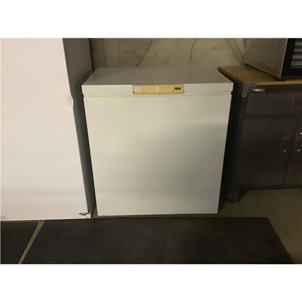 Deep freezer: apartment size, 22" x 32" x 35"