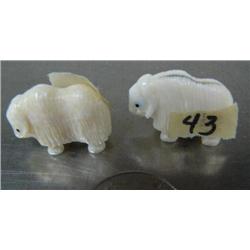 Lot of 2 carved ivory musk ox each 3/4" tall and 1" in width