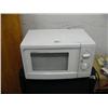Image 2 : Lot of: TV set, microwave, stereo equipment (101)