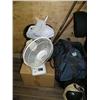 Image 2 : Lot of: fan, luggage, sleeping bags, canes (104)