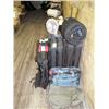 Image 4 : Lot of: fan, luggage, sleeping bags, canes (104)
