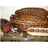Image 4 : Collection of baskets and a traveling bar step (104)