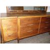 Image 2 : Walnut American 12-drawer chest with mirror (101)
