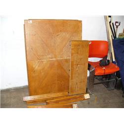 Oak table, 4 orange plastic chairs (101)