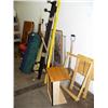 Image 2 : Lot of: folding chairs, yard tools, level, picture (101)