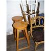 Image 2 : Lot of: bar stools and bamboo chairs (101)