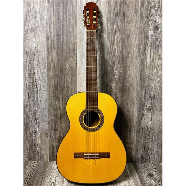 1981 Oscar Teller Classical AGTR w/ Hard Case