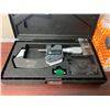 Image 2 : MITUTOYO DIGIMATIC MICROMETER WITH 2 BLUETOOTH ATTACHMENT SETS AND CASE