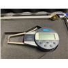 Image 2 : FOWLER ELECTRONIC CALIPER GAUGE FOR OUTSIDE MEASUREMENT W/BOX