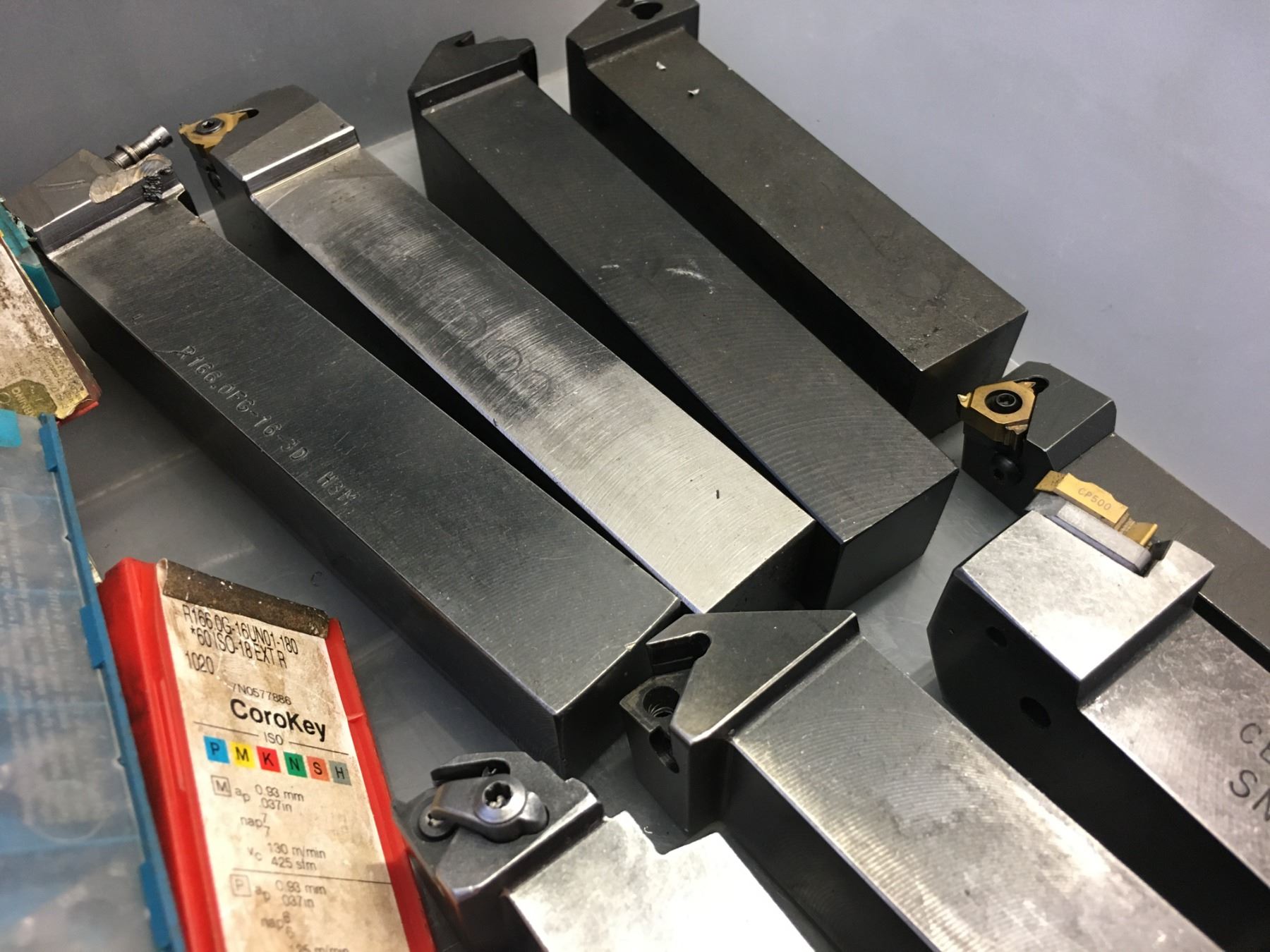 APPROX. 7 OD THREADING BARS AND 100 + THREADING INSERTS - Able Auctions