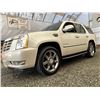 Image 2 : G6 --  2010 CADILLAC ESCALADE LUXURY 4X4, White, 264714 KM