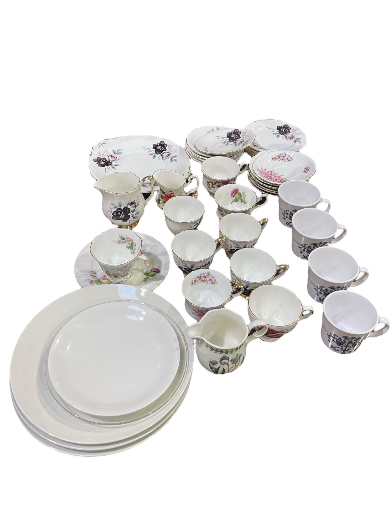 Large group of assorted kitchenware/dishware