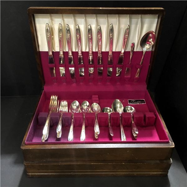 Traditional tulip cutlery set