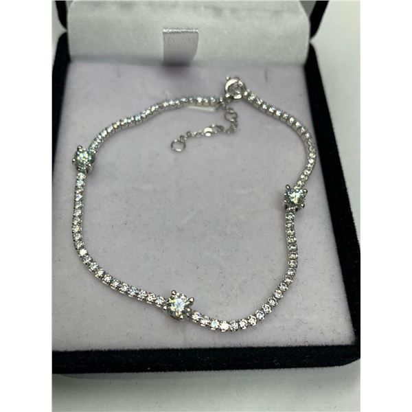 GRA CERTIFIED 3 ROUND MOISSANITES WEIGHING A TOTAL WEIGHT OF 0.75 CARATS WITH 63 CUBIC ZIRCONIUM WEI