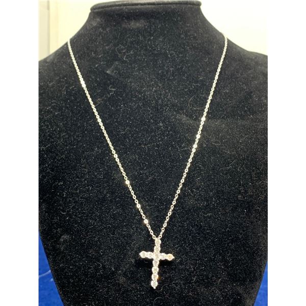11 ROUND MOISSANITE STONES WEIGHING AN APPROX. TOTAL 1.00 CARAT SET IN STERLING SILVER CROSS WITH ST