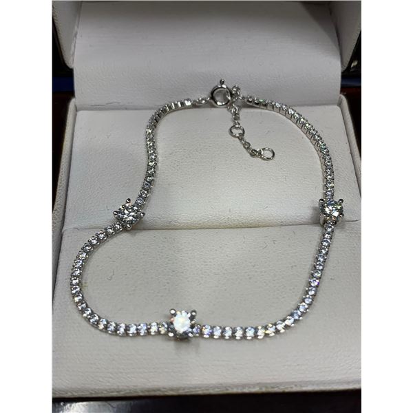 GRA CERTIFIED MOISSANITE VVS BRACELET WITH 3 TOTAL WEIGHT OF APPROX. 0.75 CARAT WITH 82 ROUND CUBIC 