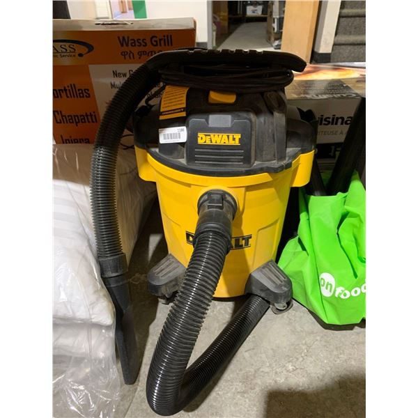DeWalt  22.7 L/6 Gallon Wet/Dry Shop Vac