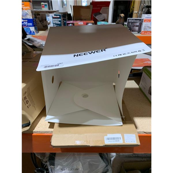 Neewer 1'x1'x1' Lighted Photo Box with multi color inserts