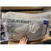 Image 2 : Calvin Klein Pillows - Lot of 2 - Standard Queen Size