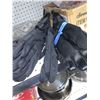 Image 2 : Burton Gore-Tex Glove w/ Touch Screen Size Large