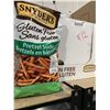 Image 2 : Snyder's Gluten Free Pretzel Sticks 12 x 220g