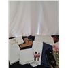 Image 8 : Assortment of Table Linens