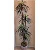 Image 1 : Faux Potted Tropical Tree