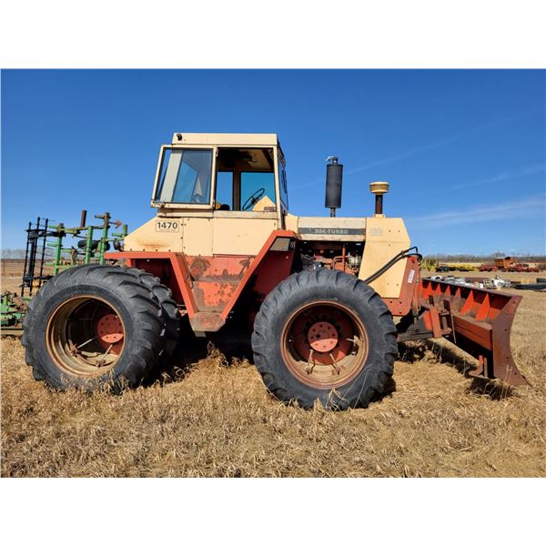 Case 1470 Tractor, CAB, 7496 hrs, running order, poor brakes, V.Good 18.4x34 Duals, 12' Leon blade,