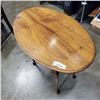 Image 2 : ANTIQUE OVAL TABLE