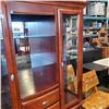 Image 2 : MAHOGNAY FINISH 2 PIECE DISPLAY CABINET