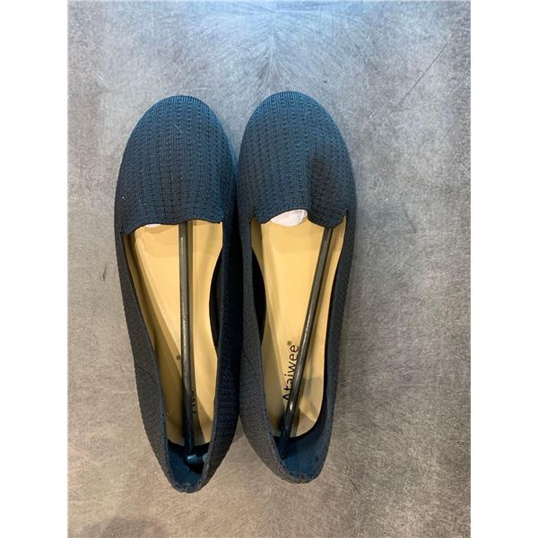 Ataiwee ladies flats / shoes size 8