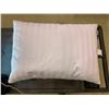 Image 1 : Lot of 2 Hotel Grand queen size pillows