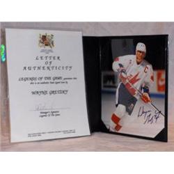 WAYNE GRETZKY TEAM CDA CERTIFIED AUTOGRAPH PICTURE