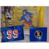 Image 9 : WAYNE GRETZKY MISCELLANEOUS COLLECTIBLES LOT