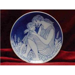 ROYAL COPENHAGEN 1978 PORCELAIN PLATE