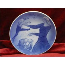 ROYAL COPENHAGEN 1981 PORCELAIN PLATE