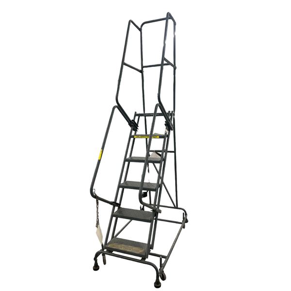 Step ladder (approx. 105in H) BIDDERS ARE RESPONSIBLE FOR ALL COSTS ASSOCIATED WITH PICKUP OF THEIR 