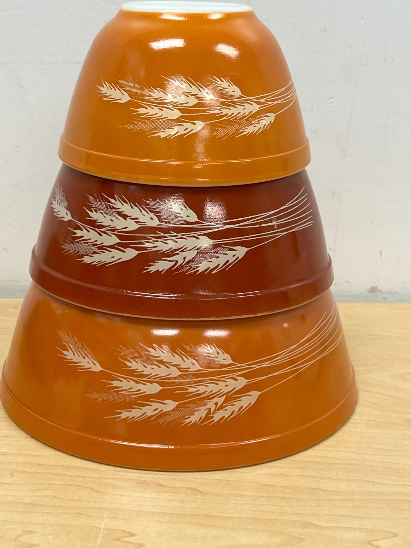 3 Pyrex Wheat Pattern Nesting Mixing Bowls as pictured 750ML-2.5L nice ...