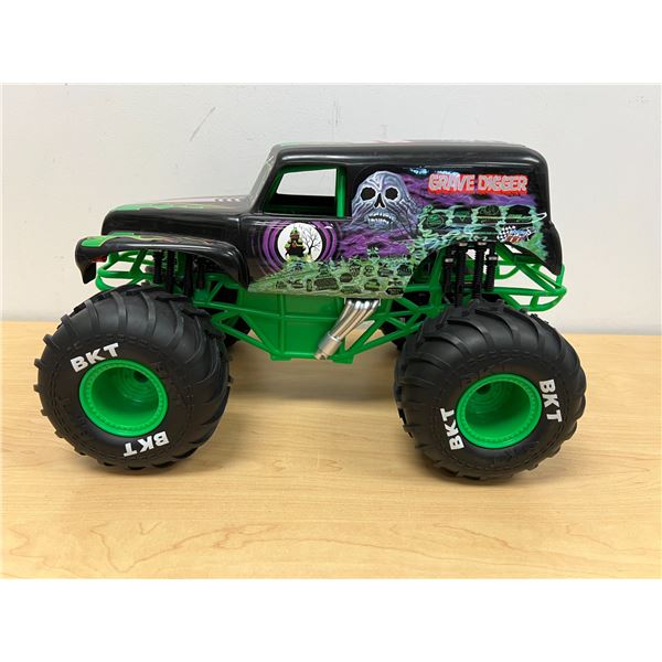 Large Grave Digger Plastic Monster Truck - No remote not tested 16x12" & 10"T see photos