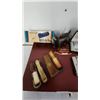 Image 2 : Novelty lighters, cigarette tube pulling machine,