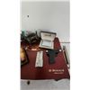 Image 3 : Novelty lighters, cigarette tube pulling machine,