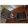 Image 6 : 2 Cast aluminum waffle makers