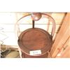Image 2 : 3 tiered round stand