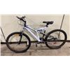 Image 2 : WHITE NO NAME 18 SPEED FRONT SUSPENSION MOUNTAIN BIKE